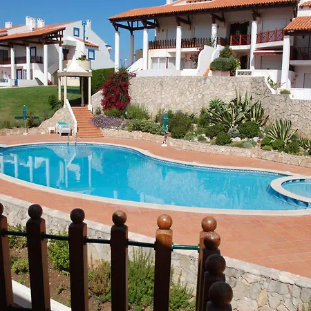 Blue - In Complex With 3 Pools