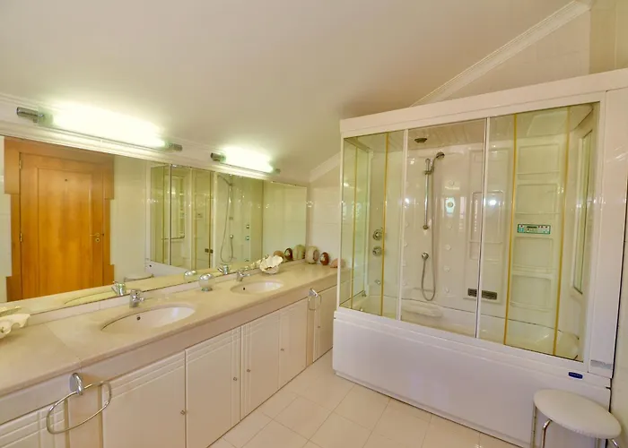 Blue - In Complex With 3 Pools *