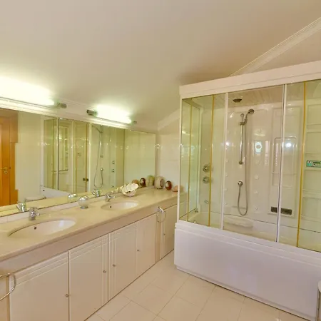 Blue - In Complex With 3 Pools *